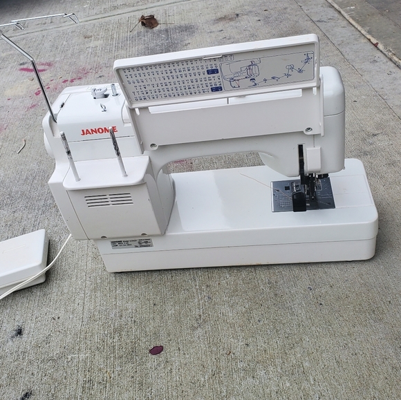 Janome Memory craft 6600 computerized sew machine - Picture 3 of 8